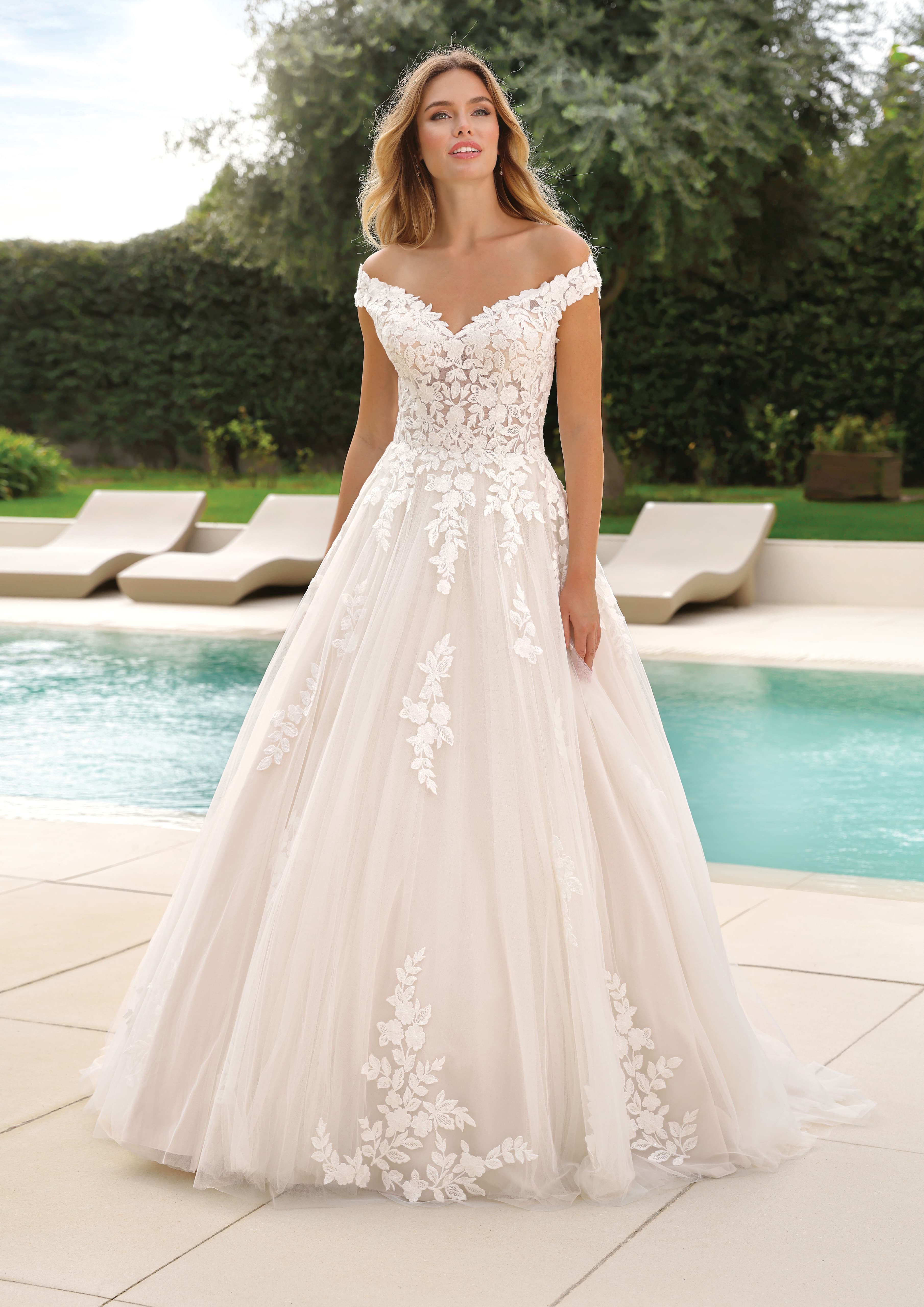 Lady Bird by Pronovias 14